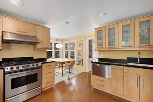 7 Cushing St, Providence, RI 02906 - Photo 9