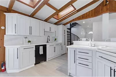 462 Lake Shore Drive, Warwick, RI 02889 - Photo 3