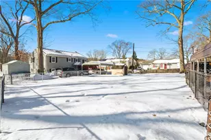 201 Hollis Ave, Warwick, RI 02889 - Photo 11