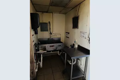 1690 W Shore Road, Warwick, RI 02889 - Photo 7