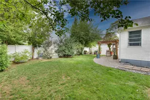 333 Greenwood Ave, Warwick, RI 02886 - Photo 35