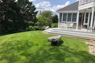 611 Wolcott Ave, Middletown, RI 02842 - Photo 3