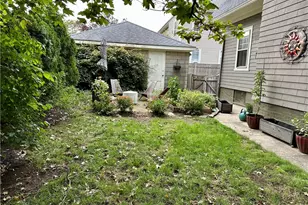 172 Bluff Ave, Cranston, RI 02905 - Photo 33