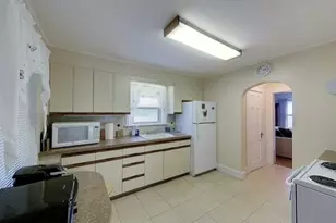 94 Eustis Ave, Newport, RI 02840 - Photo 7