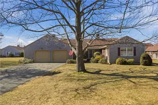 31 Belmont Dr, Portsmouth, RI 02871 - Photo 1