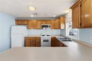 17 Grotto Ave, Pawtucket, RI 02860 - Photo 7