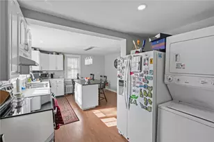 32 Houston Ave, Newport, RI 02840 - Photo 5