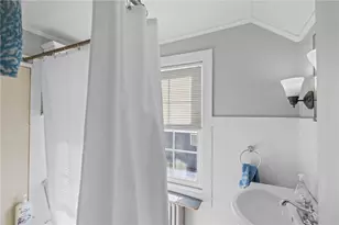 32 Houston Ave, Newport, RI 02840 - Photo 29