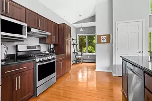 154 Beechwood Dr, Cranston, RI 02921 - Photo 9