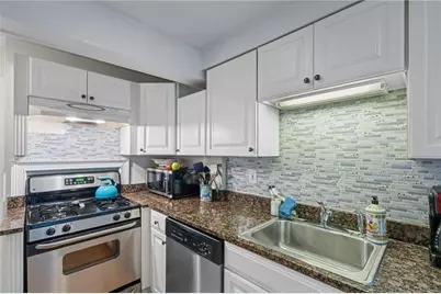 7 Bacheller St Street, Newport, RI 02840 - Photo 9