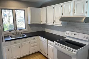 12 Beacon St, Westerly, RI 02891 - Photo 5