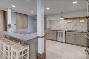 66 Girard Ave, Newport, RI 02840 - Photo 5