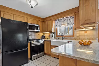 33 Detroit Avenue, Warren, RI 02885 - Photo 9