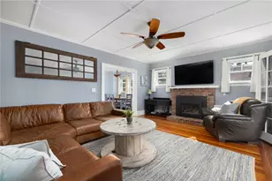 127 W Main Rd, Middletown, RI 02842 - Photo 9