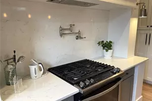 137 Almy St, Providence, RI 02909 - Photo 9