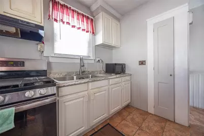 30 Edgemere Avenue, Providence, RI 02909 - Photo 31