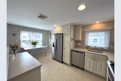 83 Eustis Avenue, Newport, RI 02840 - Photo 3