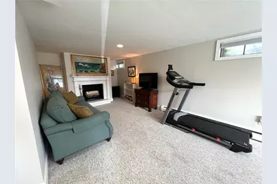 83 Eustis Avenue, Newport, RI 02840 - Photo 15