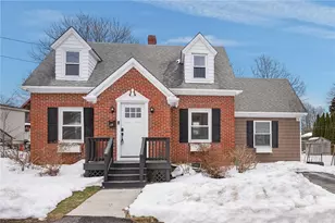 23 Livingston Pl, Middletown, RI 02842 - Photo 1