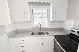 39 Hillview Ave, Providence, RI 02908 - Photo 7