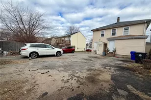 162 Washington St, Central Falls, RI 02863 - Photo 15