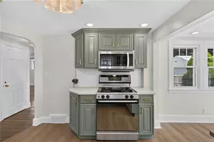 122 Dewey Ave, Pawtucket, RI 02861 - Photo 11