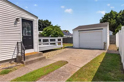 122 Dewey Avenue, Pawtucket, RI 02861 - Photo 5