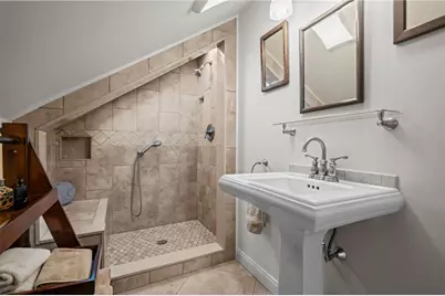 25 Peckham Avenue, Newport, RI 02840 - Photo 35