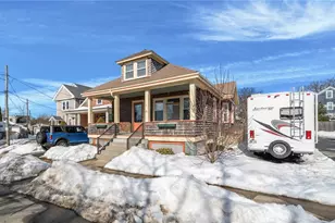 25 Peckham Ave, Newport, RI 02840 - Photo 3