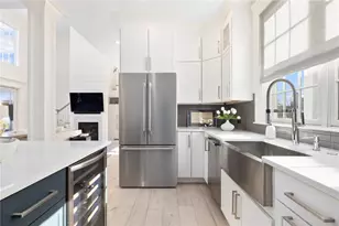 33 Carnegie Abbey Ln, Portsmouth, RI 02871 - Photo 9