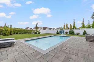 33 Carnegie Abbey Ln, Portsmouth, RI 02871 - Photo 33