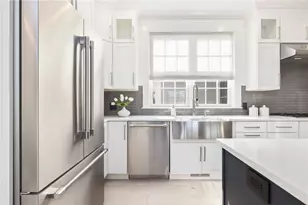 33 Carnegie Abbey Ln, Portsmouth, RI 02871 - Photo 7