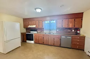 101 Honeyman Ave, Middletown, RI 02842 - Photo 5