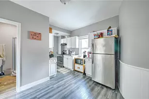 124 Pitman St, Providence, RI 02906 - Photo 9