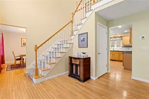 15 Gilcrest Dr, West Warwick, RI 02893 - Photo 5