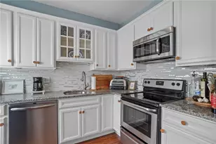12 Catherine St, Newport, RI 02840 - Photo 5