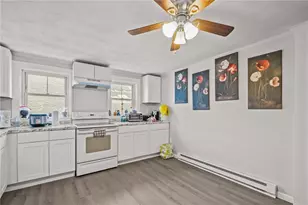 35 Laurel St, Pawtucket, RI 02860 - Photo 17