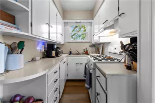 647 Pleasant Valley Pkwy, Providence, RI 02908 - Photo 33