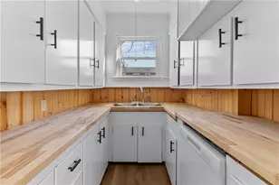 647 Pleasant Valley Pkwy, Providence, RI 02908 - Photo 19