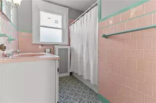 647 Pleasant Valley Pkwy, Providence, RI 02908 - Photo 15