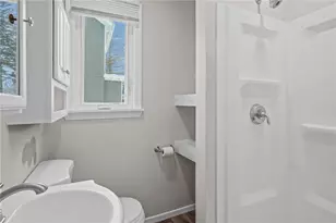 14 Pearl St, East Greenwich, RI 02818 - Photo 17