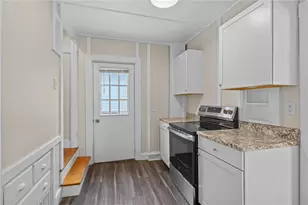 14 Pearl St, East Greenwich, RI 02818 - Photo 11