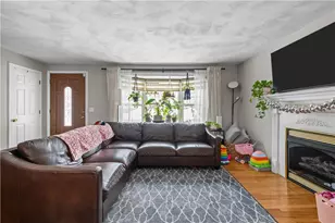 29 Buchanan St, Johnston, RI 02919 - Photo 3