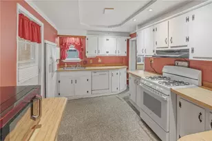 131 Columbia St, South Kingstown, RI 02879 - Photo 17