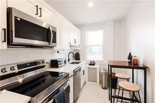 131 Broadway, Newport, RI 02840 - Photo 15