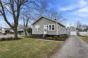 79 Bellevue Ave, Warwick, RI 02888 - Photo 1