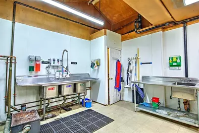 1635 Grand Army Of The Republic Highway, Swansea, MA 02777 - Photo 11