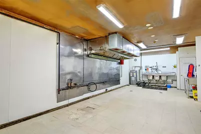 1635 Grand Army Of The Republic Highway, Swansea, MA 02777 - Photo 9