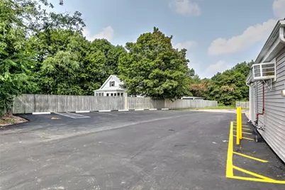 1635 Grand Army Of The Republic Highway, Swansea, MA 02777 - Photo 15