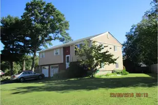 32 Longfellow Dr, Coventry, RI 02816 - Photo 1